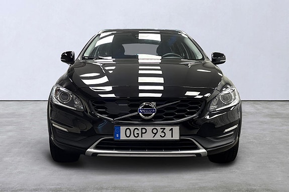 Volvo V60 Cross Country 7 of 15