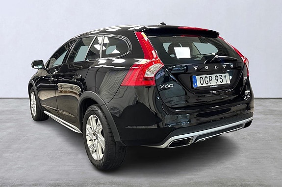 Volvo V60 Cross Country 4 of 15