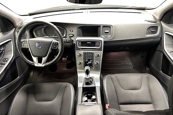 Volvo V60 Cross Country 9 of 15