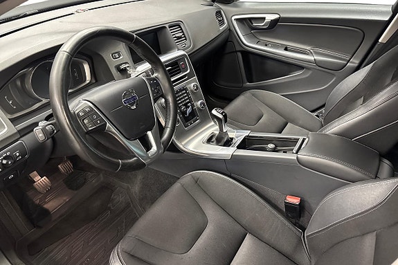 Volvo V60 Cross Country 8 of 15