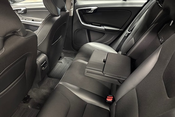 Volvo V60 Cross Country 12 of 15