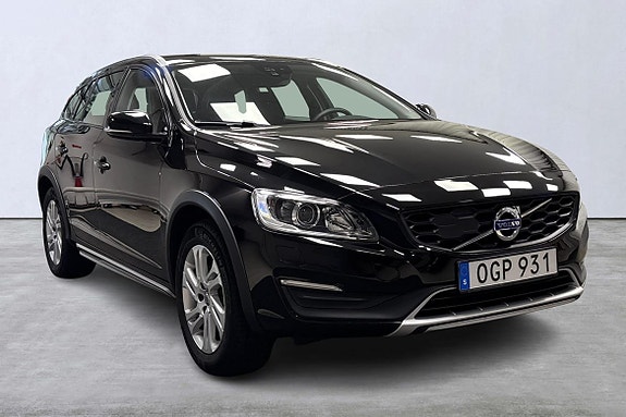 Volvo V60 Cross Country 6 of 15
