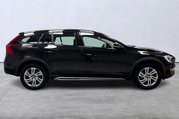 Volvo V60 Cross Country 3 of 15