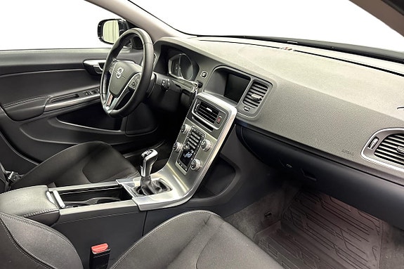 Volvo V60 Cross Country 10 of 15