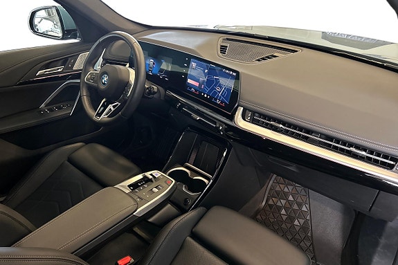 BMW iX1 16 of 22