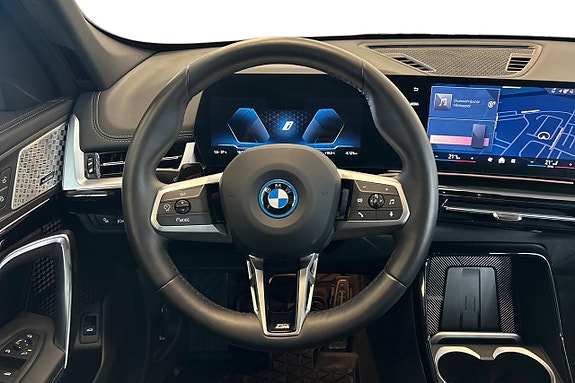 BMW iX1 11 of 22
