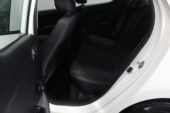 Hyundai i10 10 of 19