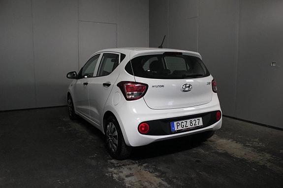 Hyundai i10 3 of 19