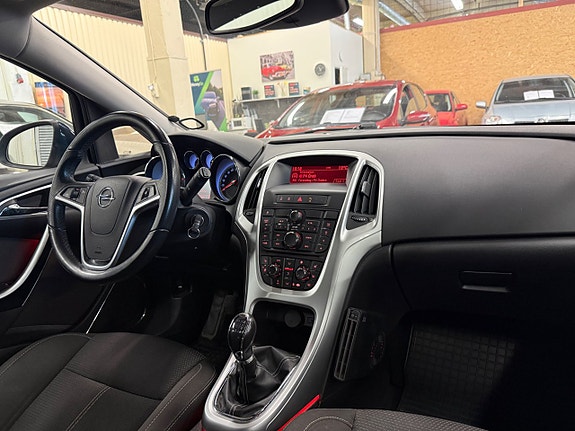 Opel Astra 9 of 12