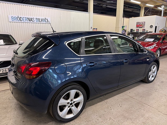 Opel Astra 2 of 12