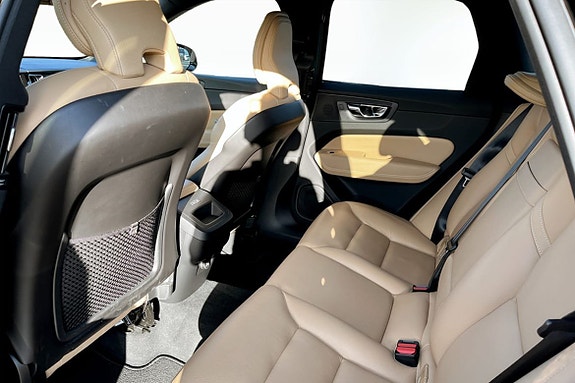 Volvo XC60 8 of 9