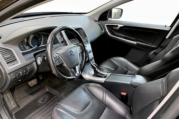 Volvo XC60 5 of 9
