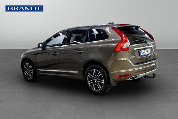 Volvo XC60 2 of 9