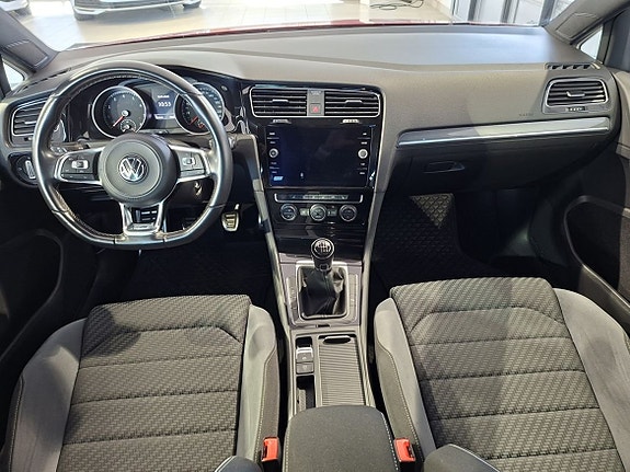 Volkswagen Golf VII 9 of 15