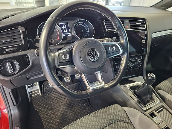 Volkswagen Golf VII 6 of 15