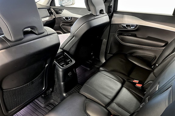 Volvo XC90 8 of 9