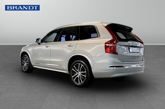 Volvo XC90 2 of 9