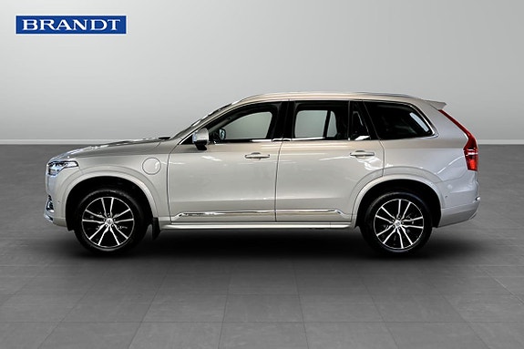 Volvo XC90 3 of 9