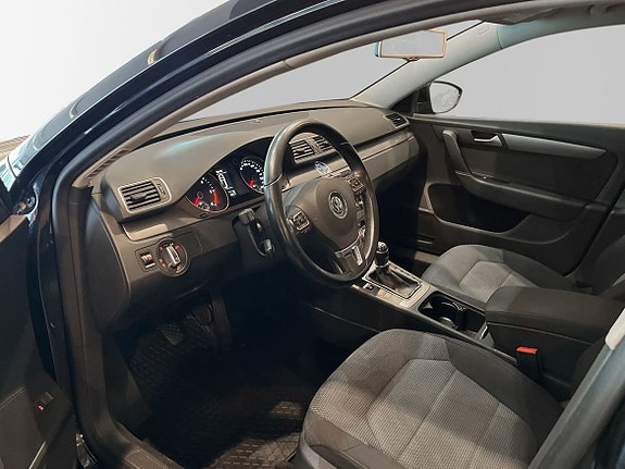 Volkswagen Passat 7 of 10