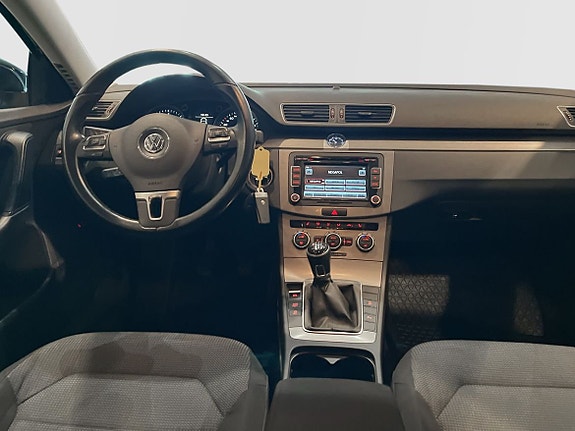 Volkswagen Passat 10 of 10