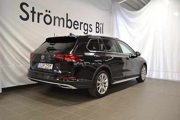 Volkswagen Golf Alltrack 3 of 11