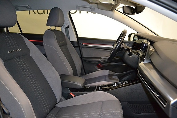 Volkswagen Golf Alltrack 9 of 11