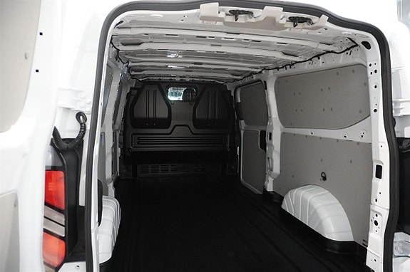 Ford Transit Custom 8 of 9