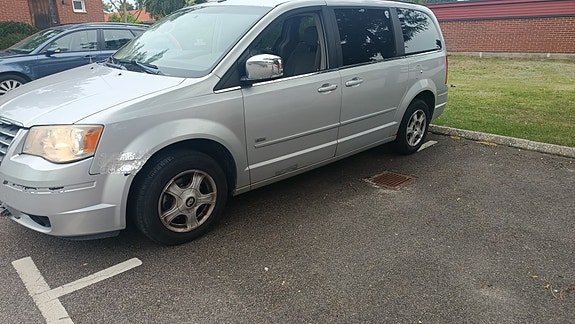 Chrysler Grand Voyager 2 of 5