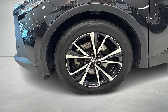 Toyota C-HR 15 of 18
