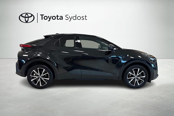 Toyota C-HR 16 of 18