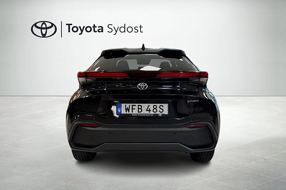 Toyota C-HR 4 of 18