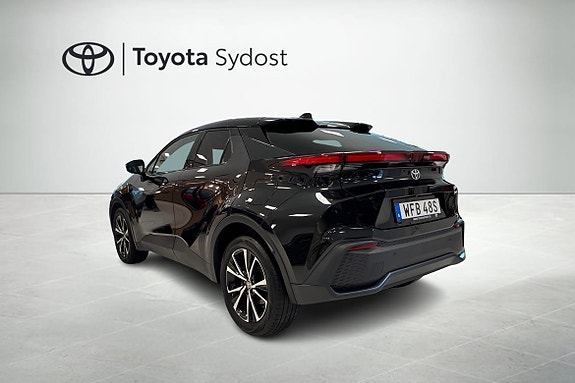 Toyota C-HR 2 of 18