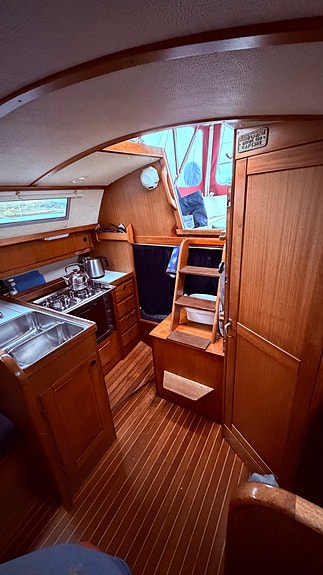 Contrast 33, nr 201, välutrustad och välskött - modellen med nyare inredningen 13 of 24