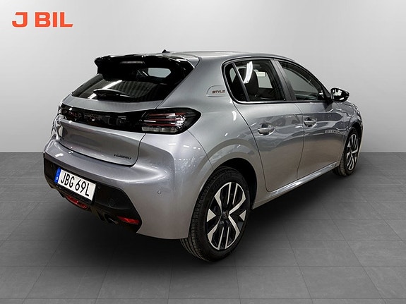Peugeot 208 3 of 19
