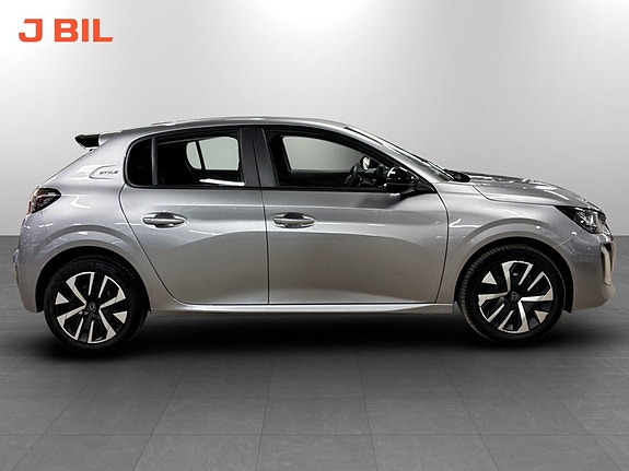 Peugeot 208 17 of 19
