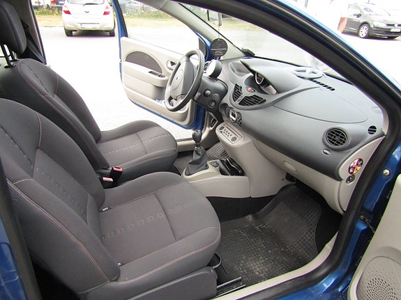 Renault Twingo 10 of 13