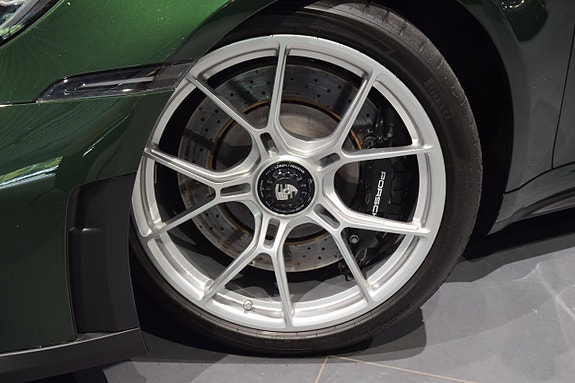 Porsche 911 GT3 2 of 14