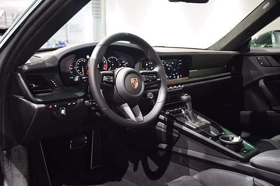 Porsche 911 GT3 4 of 14