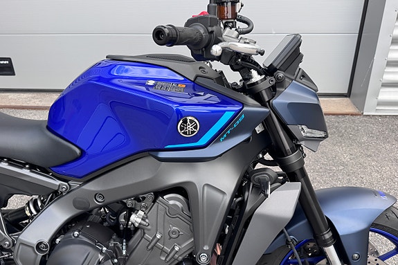 Yamaha MT-09 2 of 7