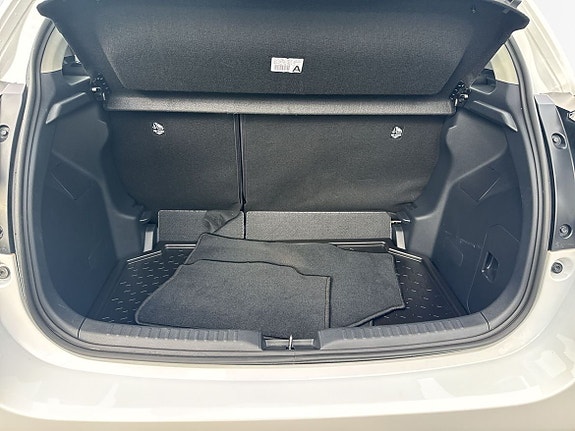 Toyota Yaris 12 of 12