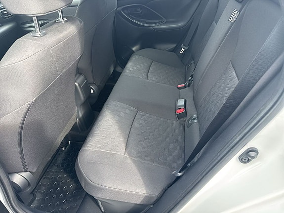 Toyota Yaris 9 of 12
