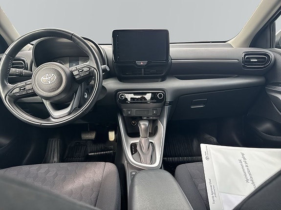 Toyota Yaris 10 of 12