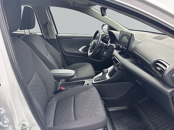 Toyota Yaris 8 of 12