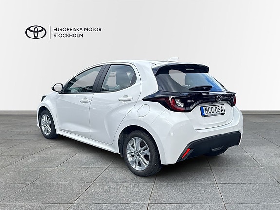 Toyota Yaris 4 of 12