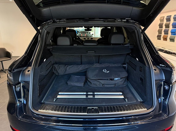 Porsche Cayenne 23 of 24