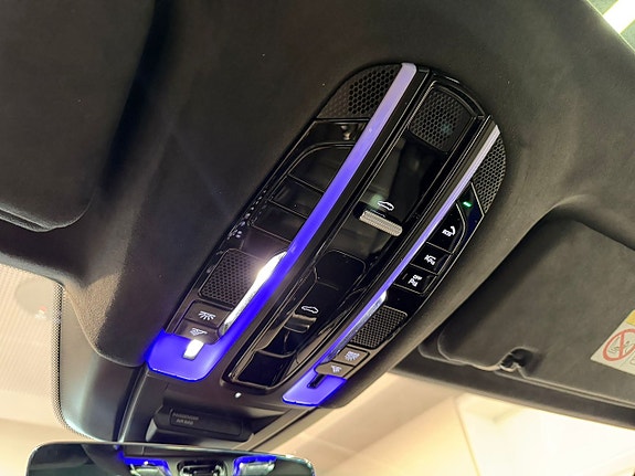 Porsche Cayenne 21 of 24