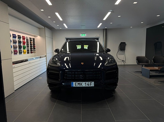 Porsche Cayenne 4 of 24