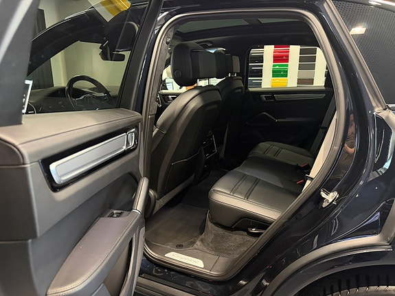 Porsche Cayenne 13 of 24