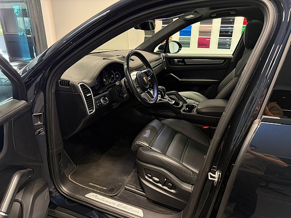 Porsche Cayenne 7 of 24