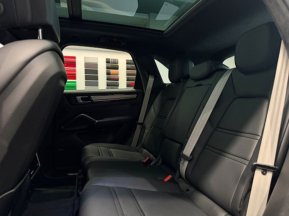 Porsche Cayenne 18 of 24